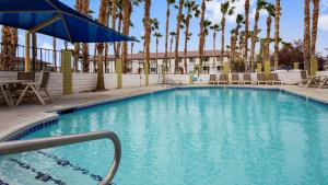 Bazén v ubytování Best Western Pahrump Oasis nebo v jeho okolí