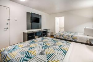 Tempat tidur dalam kamar di Motel 6-Irving, TX - Dallas