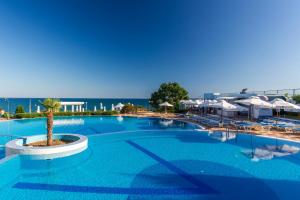 Swimming pool sa o malapit sa Sineva Beach Hotel - All Inclusive