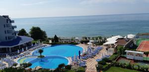 Swimming pool sa o malapit sa Sineva Beach Hotel - All Inclusive