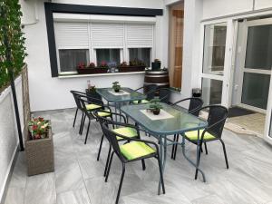 Khu vực ghế ngồi tại Silver Apartman