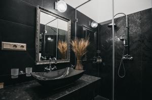 Un baño de Room42 - Suites & Apartments