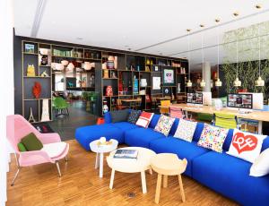 Un lugar para sentarse en citizenM Paris La Défense