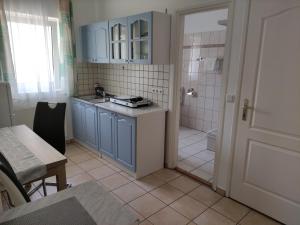 Kuchyň nebo kuchyňský kout v ubytování Zsanett Appartement