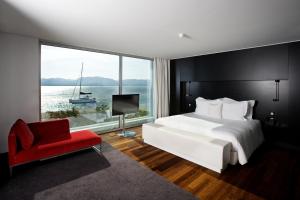 Altis Belem Hotel & Spa, a Member of Design Hotelsにあるベッド