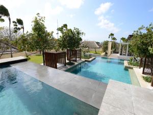 Басейн в или близо до The Bale Nusa Dua by LifestyleRetreats