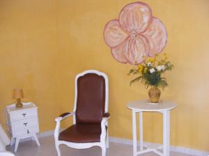 A seating area at Casa Thocamalu's