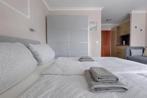 a bedroom with a bed with towels on it at H-Apartments Bismarckstrasse in Trier