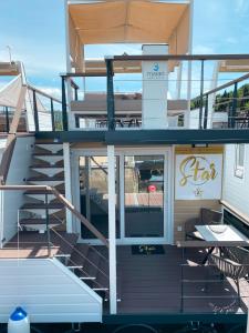 Un balcón o terraza en Star 2 Floating House, Marina Portorož