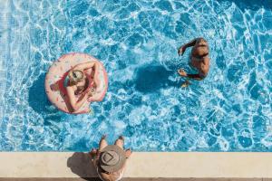 The swimming pool at or close to The Salty Pelican Yoga & Surf Retreat