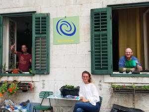 Viesi, kas uzturas naktsmītnē Hurricane Hostel