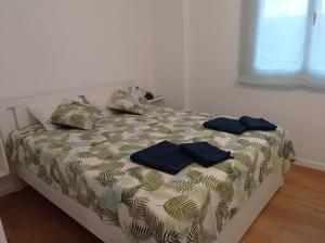 DAVANT MAR - Apartamento con terraza a pie de playa 객실 침대