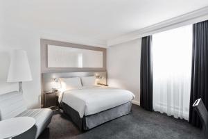 Radisson Blu Hotel, Leeds City Centreにあるベッド