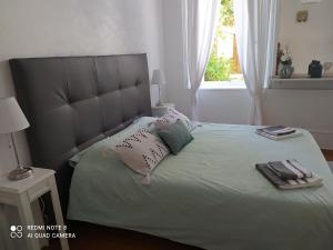 Кровать или кровати в номере Couette et Tartine