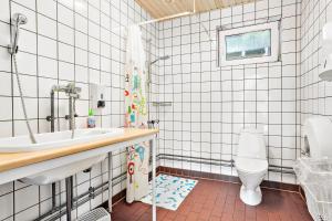 Un baño de Omme Å Camping & Cottages