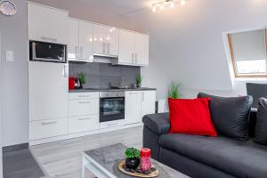 Una cocina o kitchenette en Grey Suites Pécs