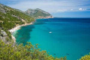 カーラゴノネにあるコスタ ドラーダの海水浴船