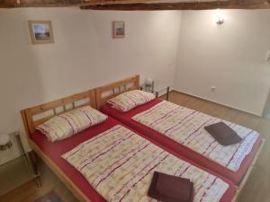 A bed or beds in a room at Ferienhaus Wernigerode "Am Schlossbühel" 5 Schlafzimmer