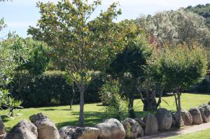 Taman di luar Les Jardins De Santa Giulia - Charmante chambre d'hôte