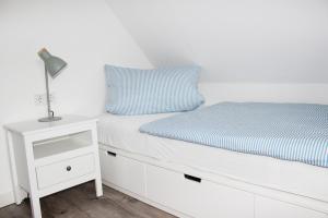 Rúm í herbergi á Haus Frisia Ferienwohnung Frisia 4