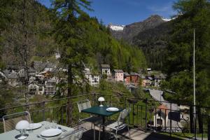 Una imagen general de la montaña o una montaña tomada desde el hotel