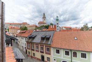 Český Krumlov का आम नज़ारा या गेस्ट हाउस से दिखाई देने वाला शहर का नज़ारा