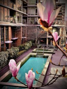 Swimming pool sa o malapit sa L'Hermitage Hotel