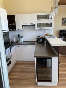 Apartman HIGHTATRAS VIEW Centrum Poprad tesisinde mutfak veya mini mutfak