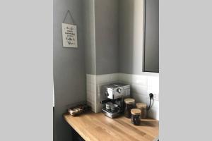 Sadržaji za pripremu kafe i čaja u objektu Mazzini apartment