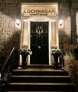 Facade o entrance ng Lochnagar Guest House