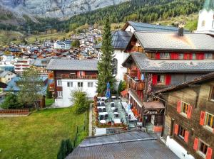 Una imagen general de la montaña o una montaña tomada desde el hotel