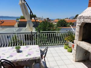 En balkon eller terrasse på Apartmani Zuzana,Baška Voda