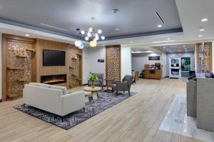 Candlewood Suites DFW West - Hurst by IHG電視和／或娛樂中心