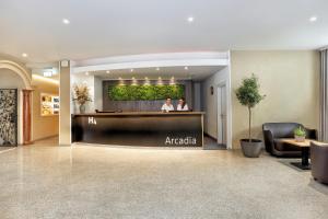 Ο χώρος του λόμπι ή της ρεσεψιόν στο H4 Hotel Arcadia Locarno