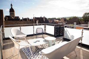 A balcony or terrace at Les Terrasses de Notre Dame