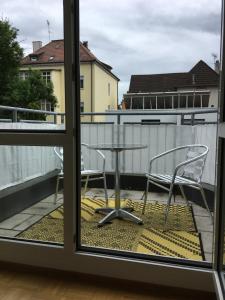 Un balcón o terraza en Ferienwohnung-Ludwigsburg-City