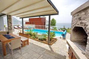 Foto Omišis asuva majutusasutuse Villa Sara with Sea View and Private Heated Pool galeriist