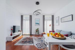 Sjónvarps- og/eða afþreyingartæki á Apartment Łobzowska Cracow by Noclegi Renters