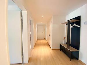 A television and/or entertainment centre at Seeblick an Luxusmeile 4P, 70m2 - Parkplatz, - S11-1