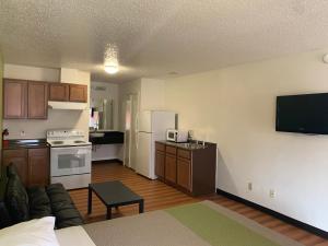 Кухня или кухненски бокс в Motel 6-Longview, TX - North