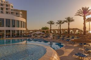 Majoituspaikassa Enjoy Dead Sea Hotel tai sen lähellä sijaitseva uima-allas