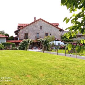 Un jardín fuera de Casona Camino de Hoz