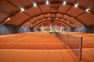 Pista de tennis o esquaix a Hotel Bażantowo Sport o a prop