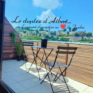 Un balcón o terraza en Le duplex d'Albert logement d'exception à Namur