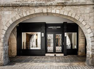 Fasade eller inngang på Maisons du Monde Hôtel & Suites - La Rochelle Vieux Port