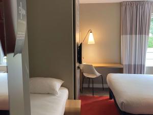 Ibis Wavre Brussels East में एक कमरे में एक या कई बेड