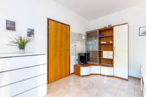 Μια τηλεόραση ή/και κέντρο ψυχαγωγίας στο Apartments Jolanda