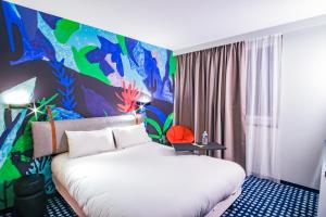 Rúm í herbergi á ibis Styles Albertville