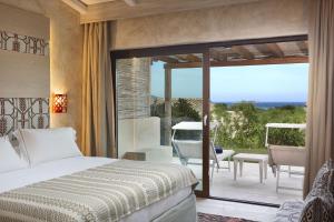 Cama ou camas em um quarto em Baglioni Resort Sardinia - The Leading Hotels of the World