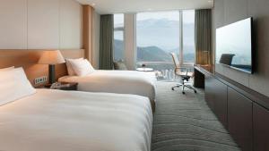 Телевизия и/или развлекателен център в LOTTE City Hotel Jeju